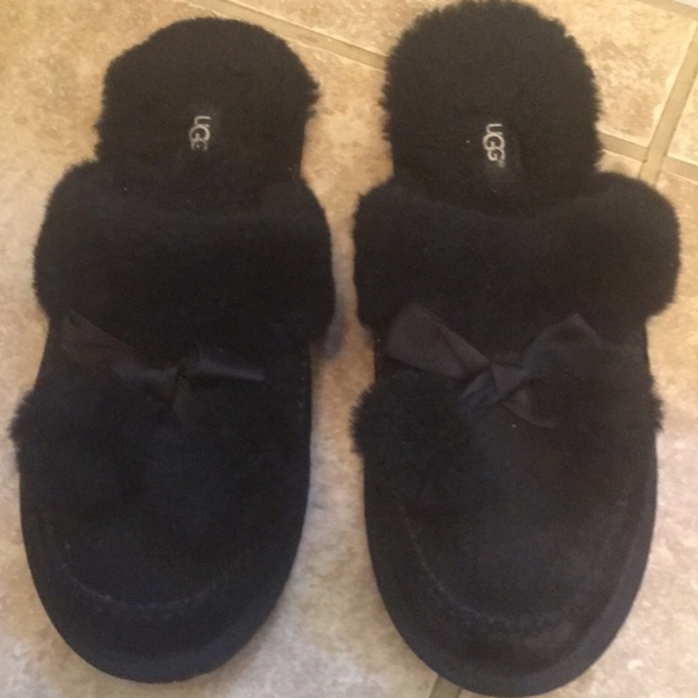 Black Pom Pom slipper mules